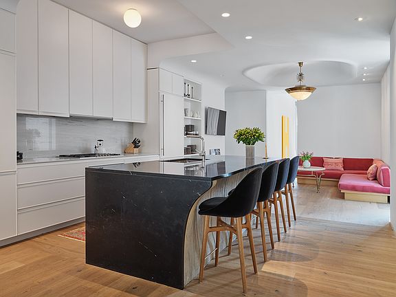 4th image of 325 West Broadway