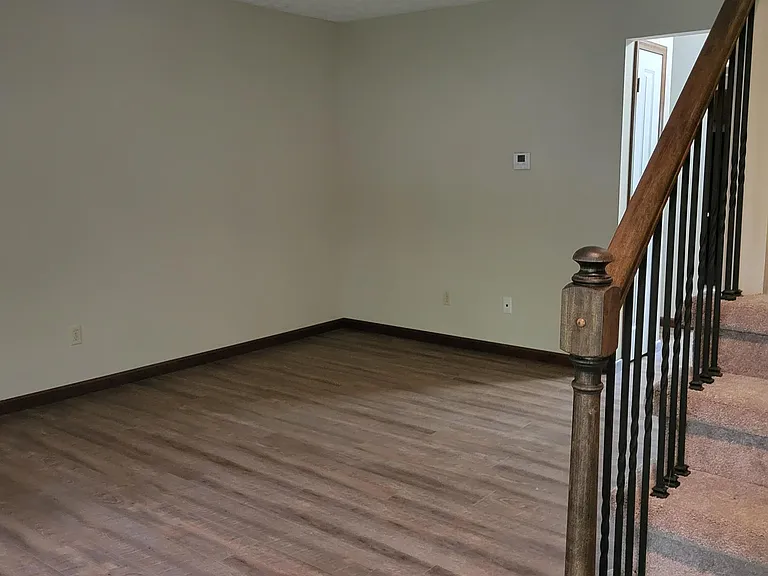 32 Manor Dr #32 — Photo 2