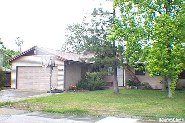 7936 Dogwood Way photo 1