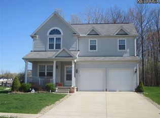 85 Creekside Dr, Maple Heights, OH 44137