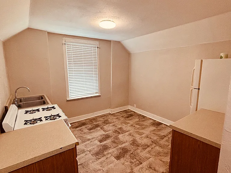 205 E Saint Louis St #6 — Photo 2