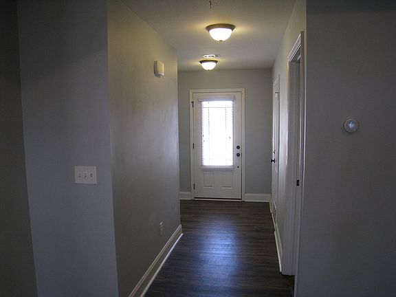 5th image of 14 Hickory Heights Dr