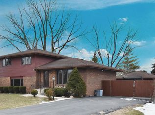 7911 W 100th St, Palos Hills, IL