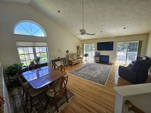 3rd image of 9 Hemlock Drive
