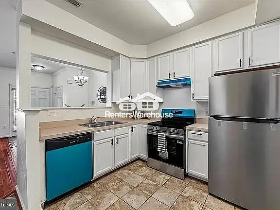 1929 Gardenia Ct — Photo 7