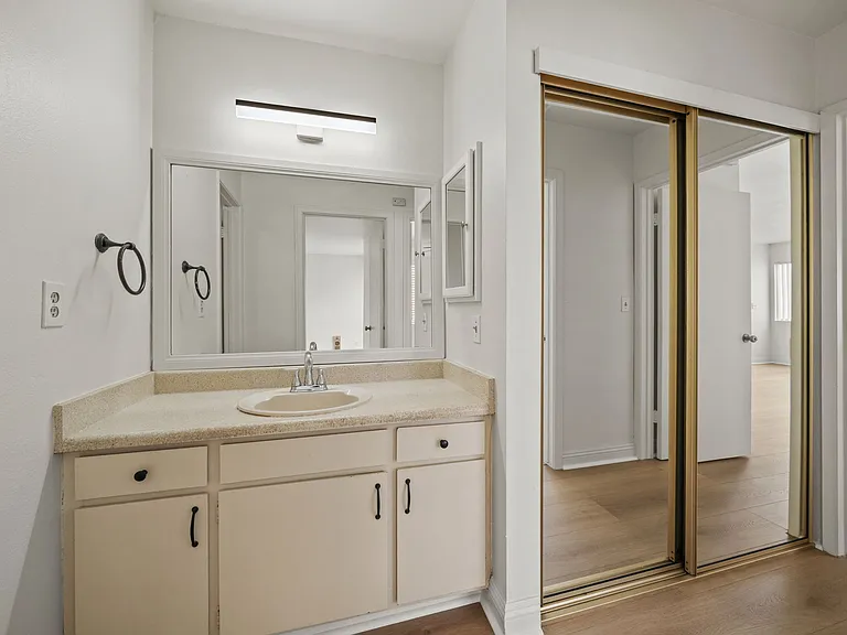 3266 Ashford St #K — Photo 9