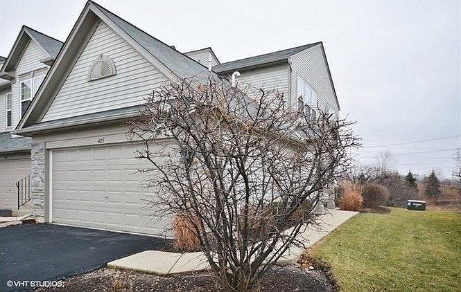 2 Car Garage / End Unit