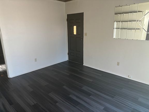 2nd image of 5024 1/2 W Point Loma Blvd