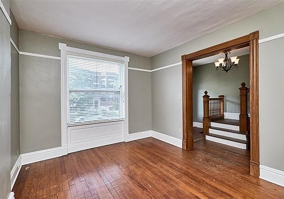 5th image of 3861 Botanical Ave
