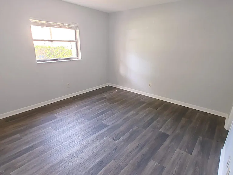 2050 Oleander Blvd — Photo 11