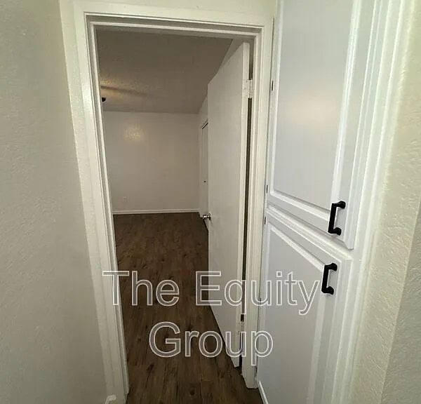148 S Peppertree St — Photo 17