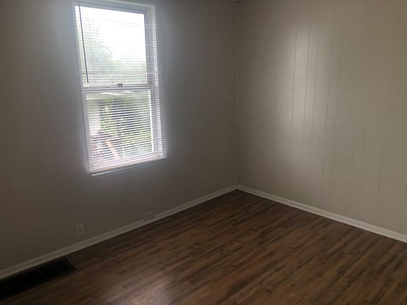 5th image of 1614 Gladstone Ave SE