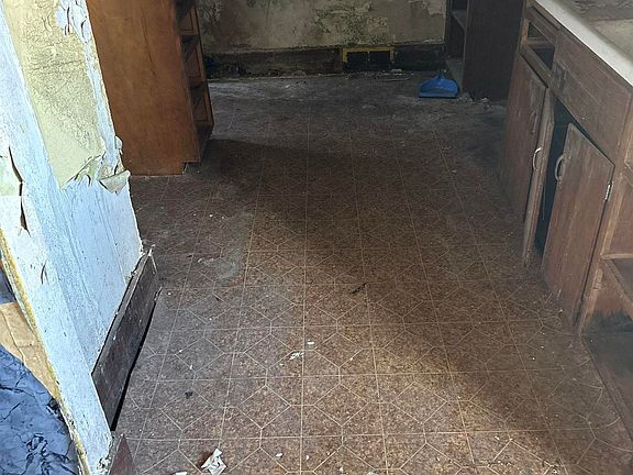 4th image of 625 E Dubail Ave