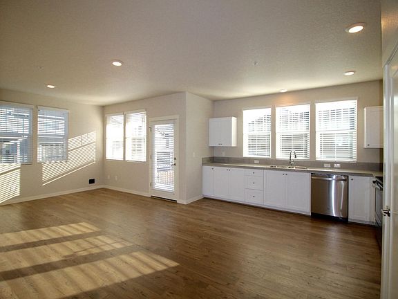 5th image of 203-17149 SW Snowdale St #203