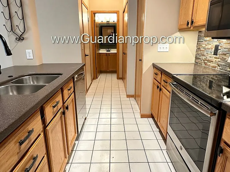 17818 Cobblestone Way — Photo 4