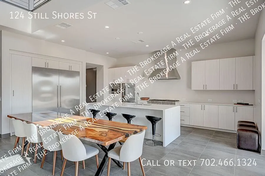 124 Still Shores St
