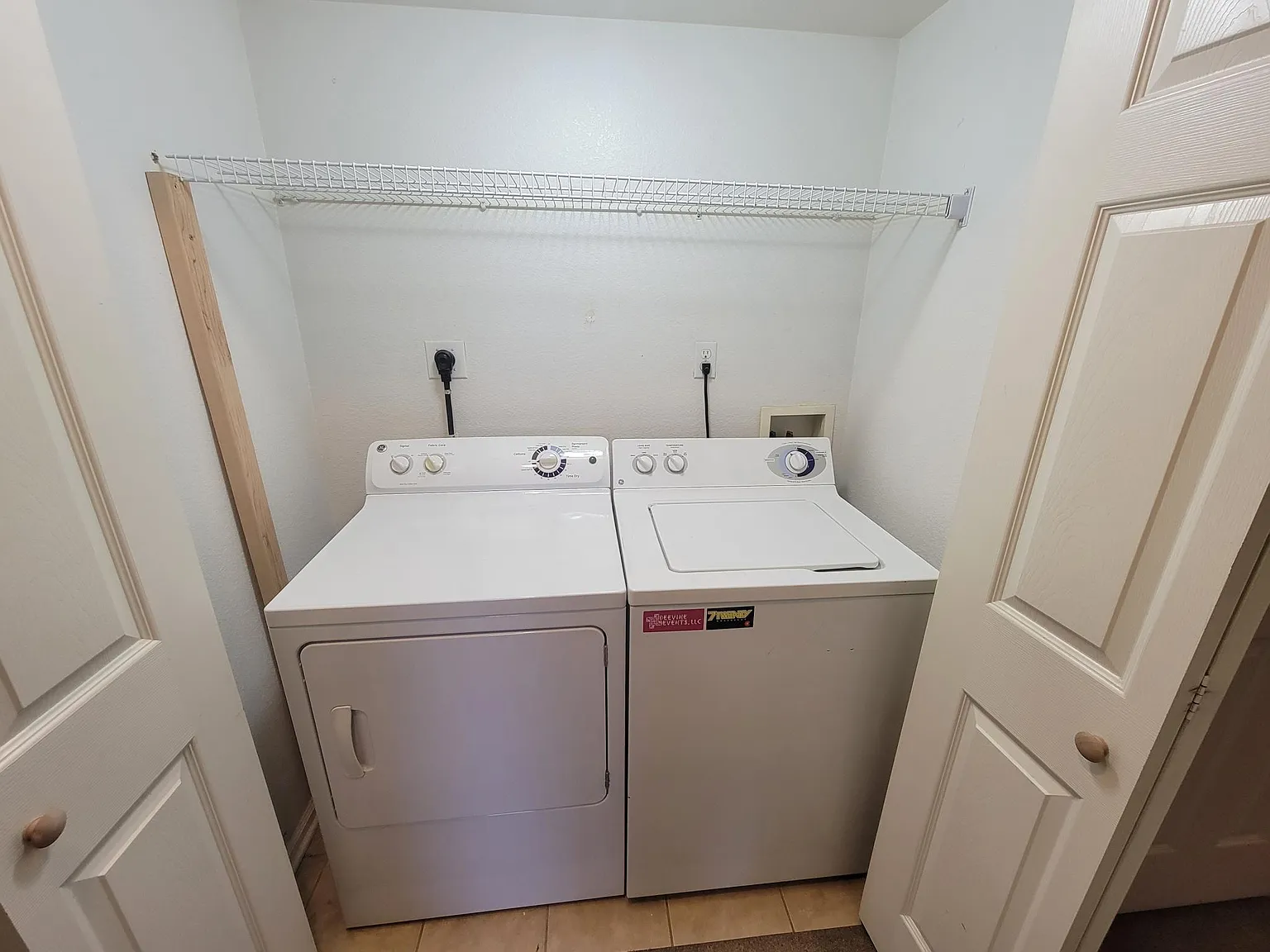 9323 Welby Rd — Photo 4