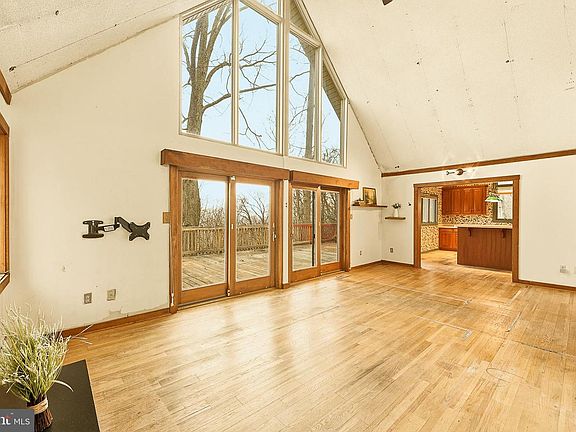 5th image of 266 Elderberry Ln