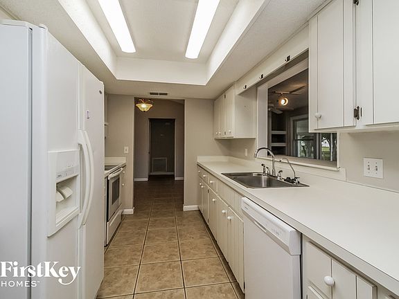 5th image of 2218 E Fairbanks Dr