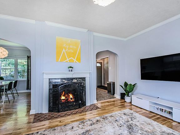 5th image of 1838 Greenleaf Blvd