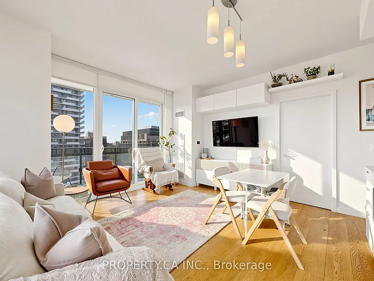 8 Eglinton Ave E #1411 — Photo 3