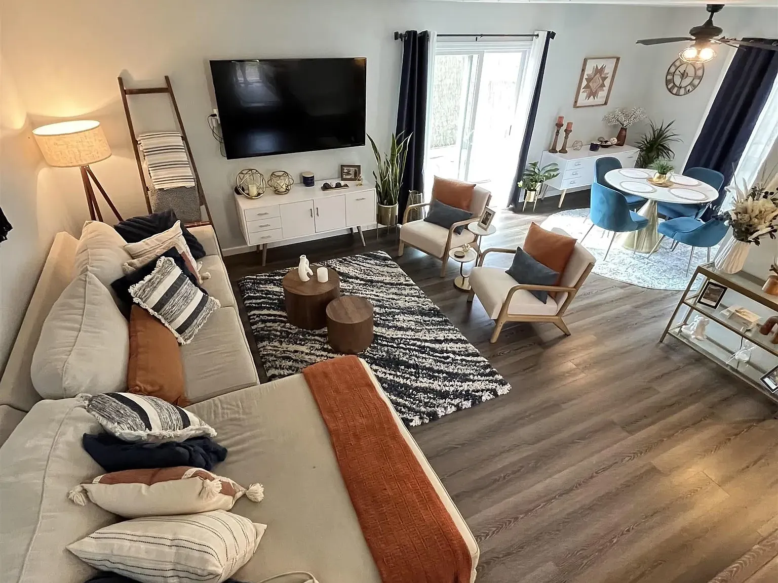 2 bed, 1.5 bath, 1190 sqft, $2,950 — Photo 3