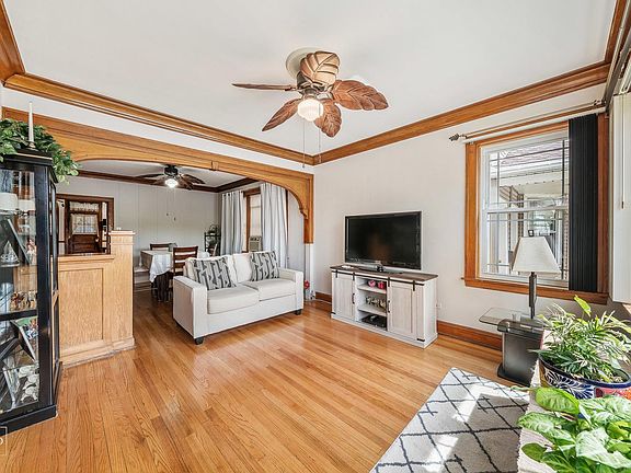 2nd image of 5135 S Sacramento Ave