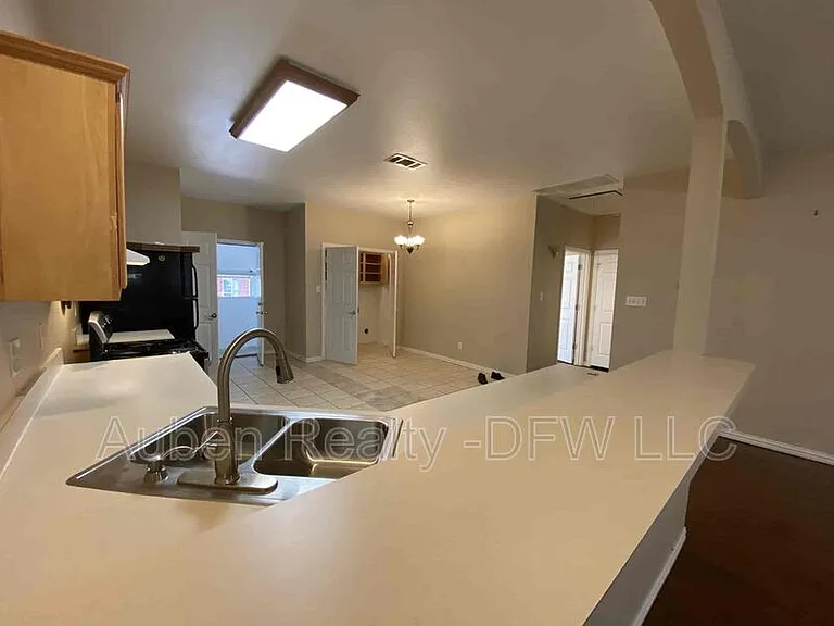 300 E Main St — Photo 13