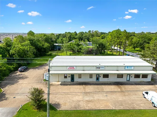 8019 Fm 517 Rd W, Dickinson, TX 77539