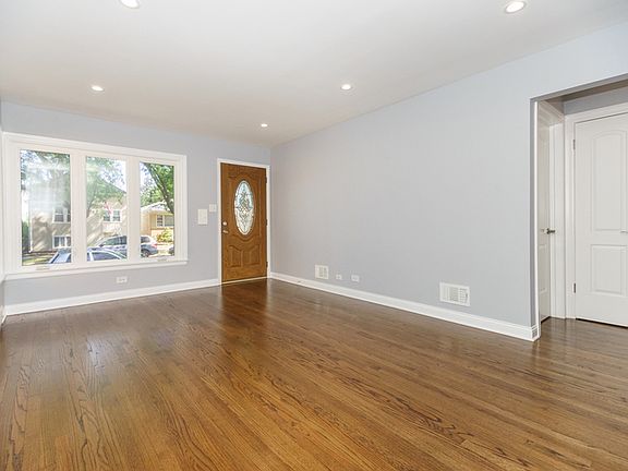2nd image of 5448 N Mulligan Ave