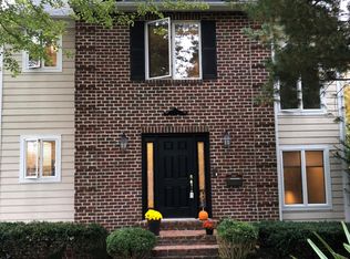 4710 Old Dominion Dr, Arlington, VA 22207