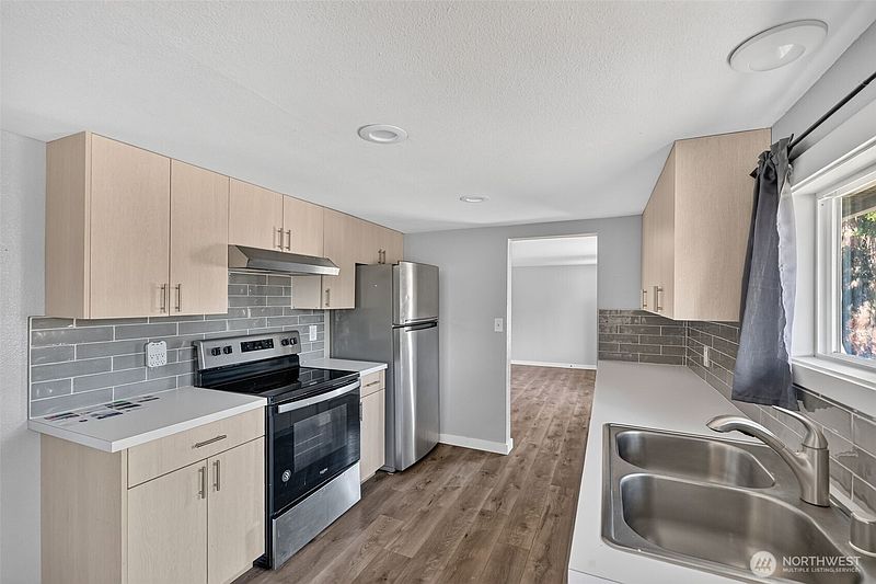 3rd image of 1402 Violet Meadow Street S