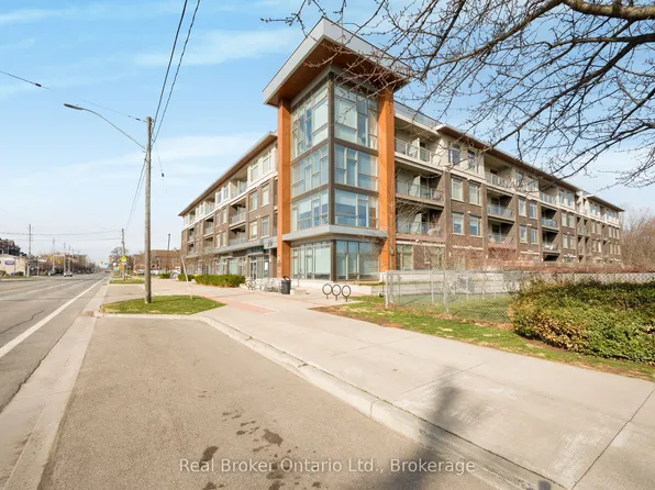 457 Plains Rd W #302, Burlington, ON L7T 0B8