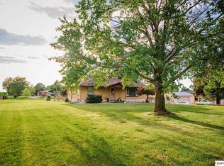 334 S Wilson St, Mendon, IL 62351