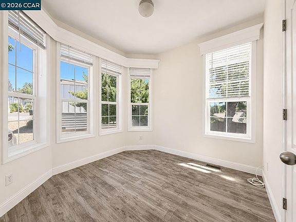 4th image of 91 Terrace Ct