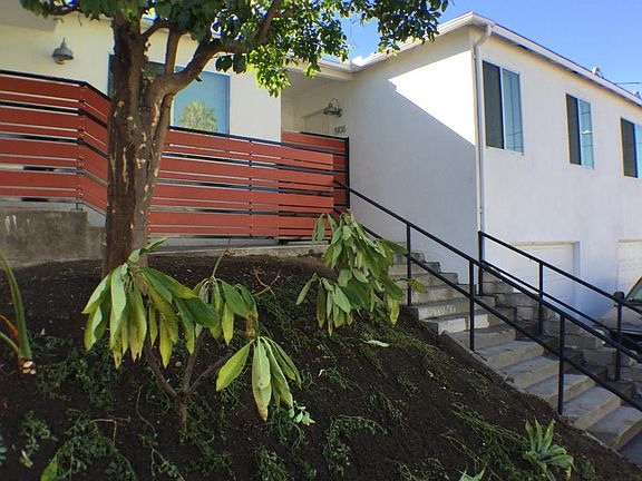2nd image of 1906 Santa Ynez St