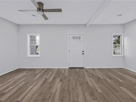 5th image of 216 N Indiana Ave