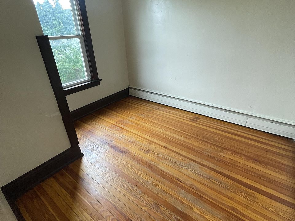 1st image of 151 Hedley Pl #2