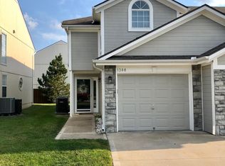 1308 NW Hidden Ridge Cir, Blue Springs, MO 64015