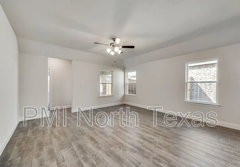 309 Amenduni Ln — Photo 6