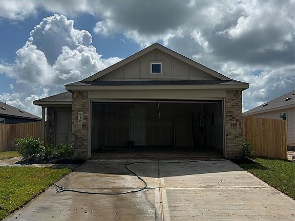 2nd image of 910 Constitution Dr