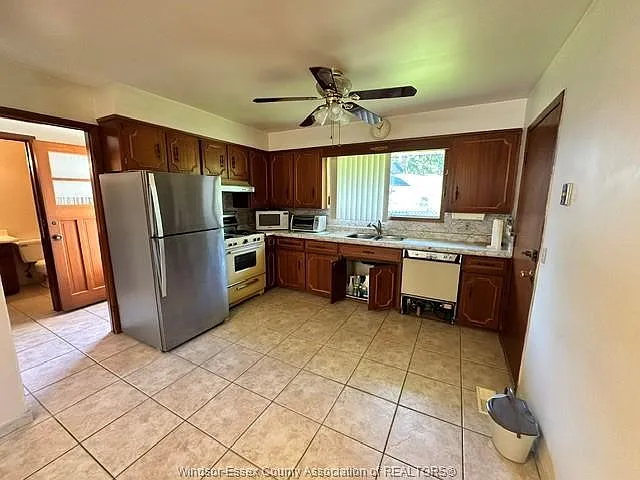 921 Kennedy Dr W — Photo 6