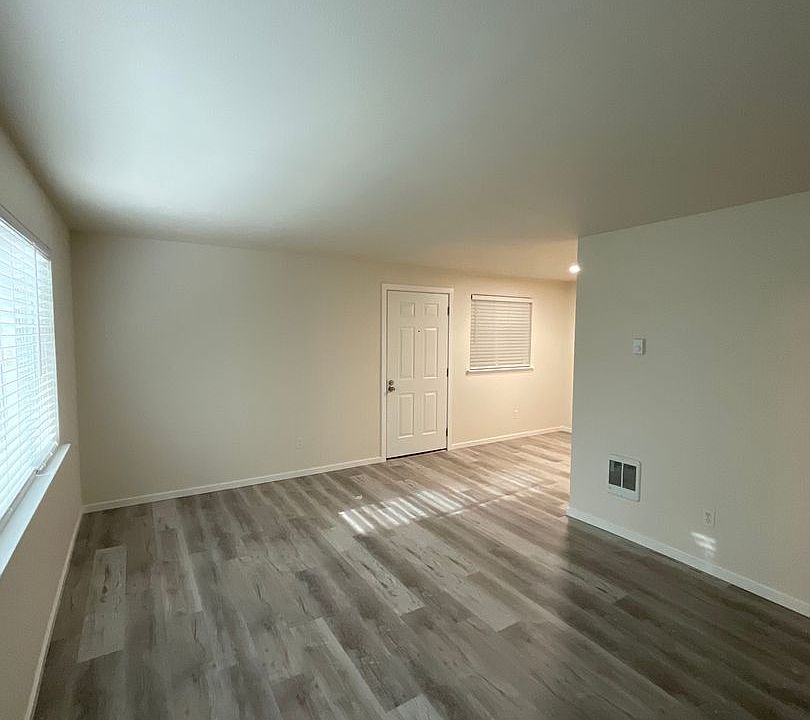 1st image of R 1619 127th Ave NE #0