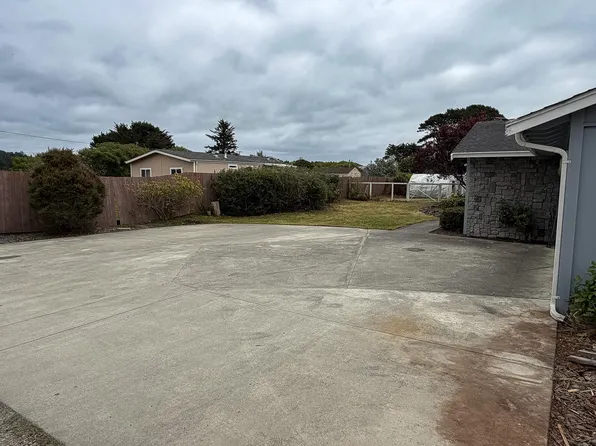 884 Mary Ln, McKinleyville, CA 95519