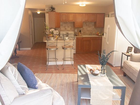 3rd image of 519 NE 10th Ave