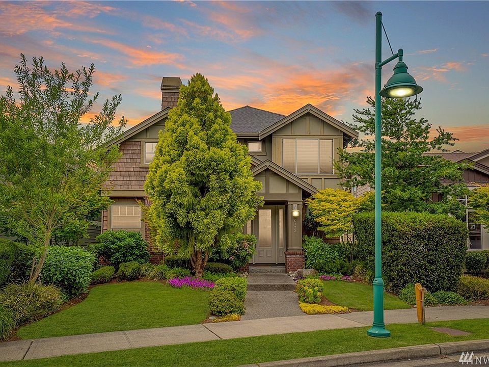 Welcome to the premier Waterton at Harbour Pointe gated community with gorgeous Puget Sound views and walking trails!  