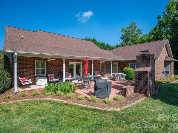 2928 Palmer Dr NE, Conover, NC 28613