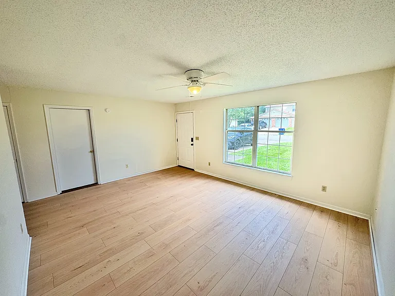 1505 W 8th Street Ter — Photo 2