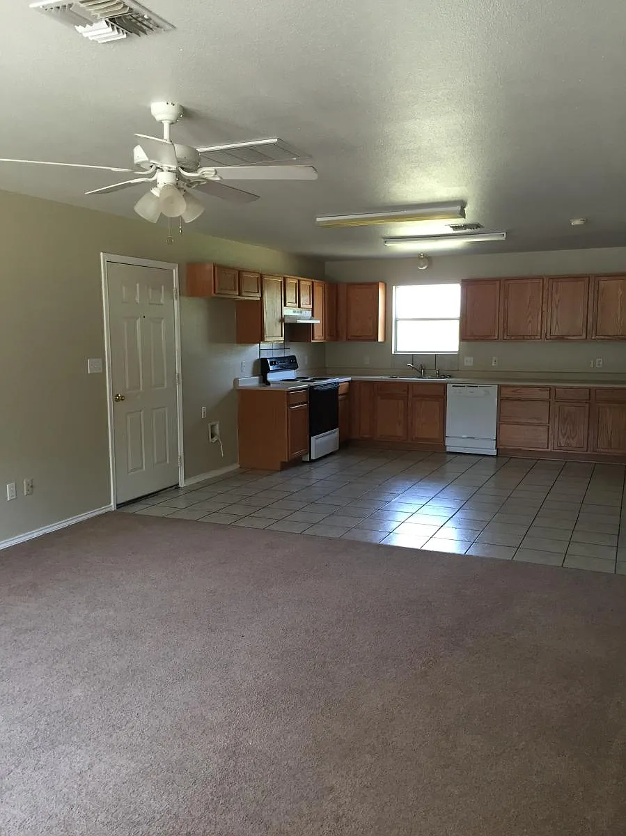 Kitchen area - 106 Highview Ln