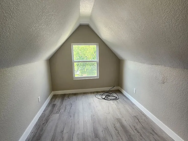 203 W Morrison St — Photo 6